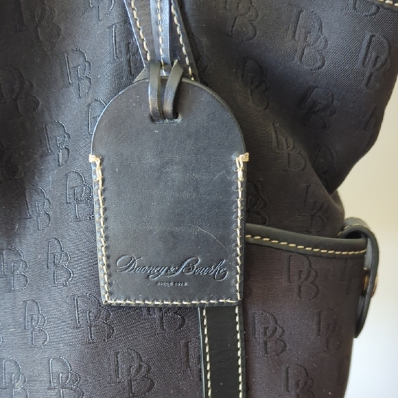 Sophisticated Black Leather Tote with Gold Accents - Picture 3 of 6